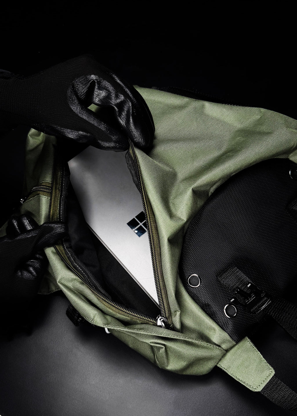 ATTACK ON TITAN/ MOCHILA
