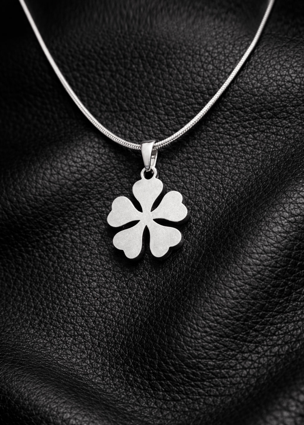 FIVE CLOVER / PINGENTE + CORRENTE